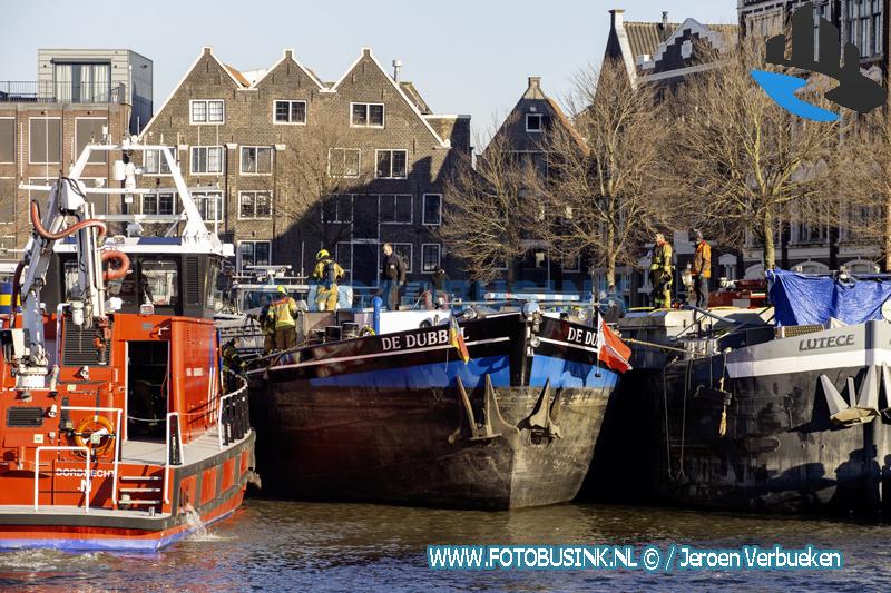 Brand op binnenvaartschip in de Kalkhaven in Dordrecht