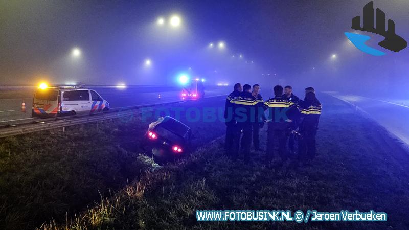 Automobilist rijdt sloot in wil snelweg oprennen maar word getaserd door agenten rijksweg A16 Dordrecht