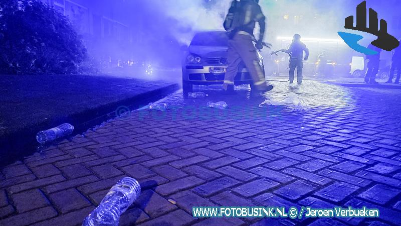 Auto in brand aan het Albardaplantsoen in Dordrecht