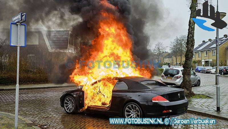 BMW cabrio verwoest door brand aan de Kameleonring in Dordrecht