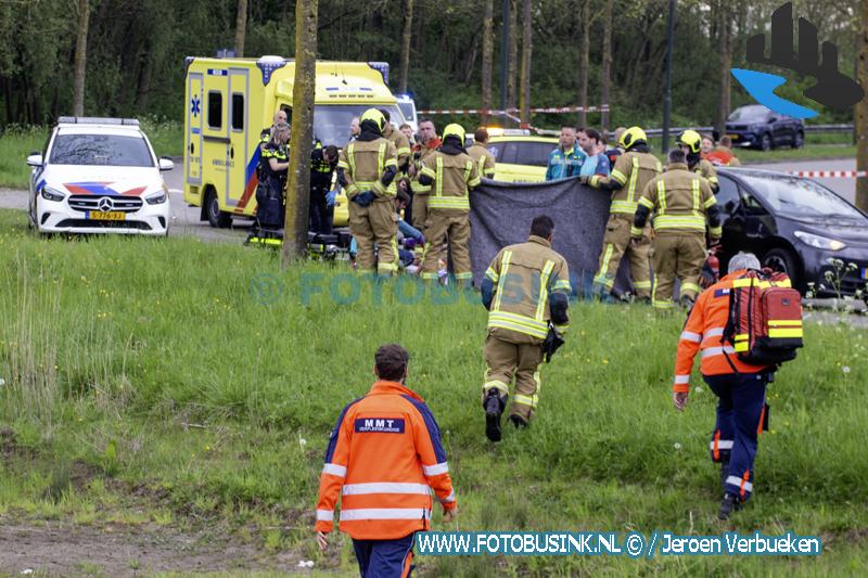 Auto crasht na achtervolging in Dordrecht Traumahelikopter opgeroepen