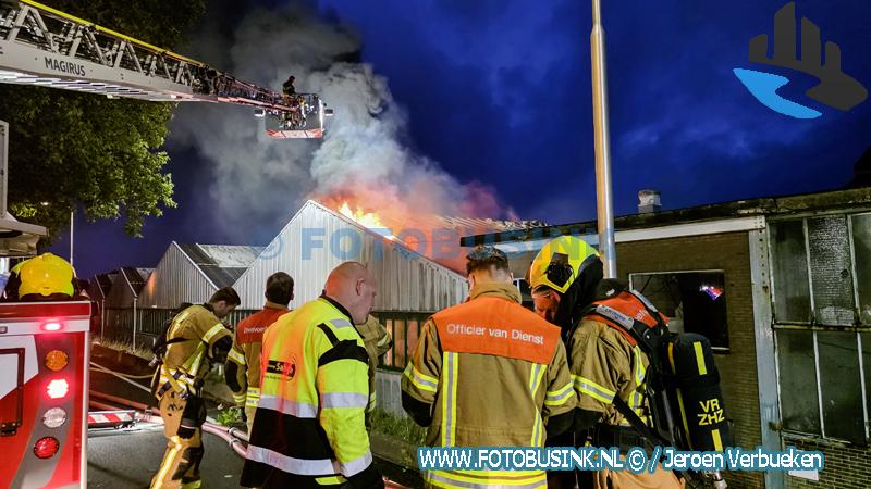 Zeer grote brand in leegstaande loods aan Arkelsedijk in Gorinchem