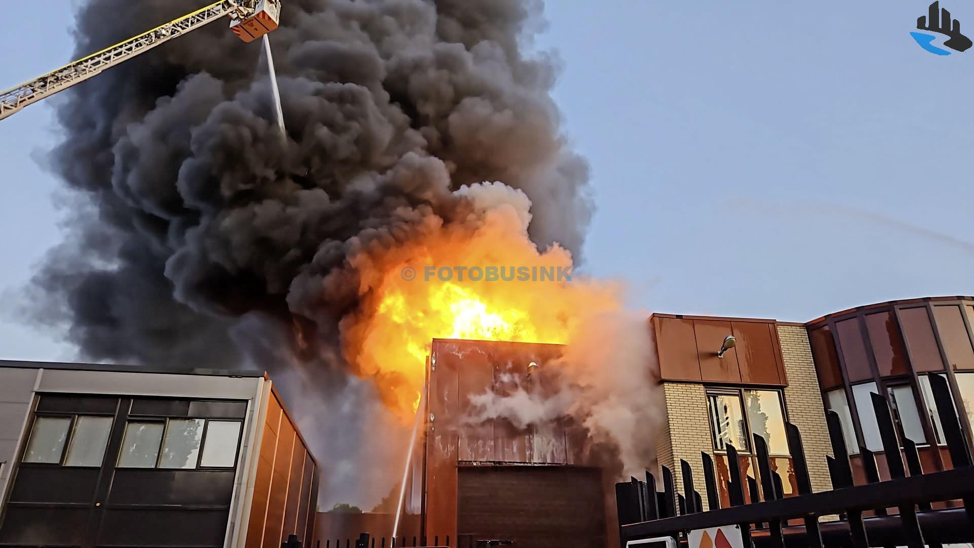 Zeer grote brand aan de Calandstraat in Dordrecht