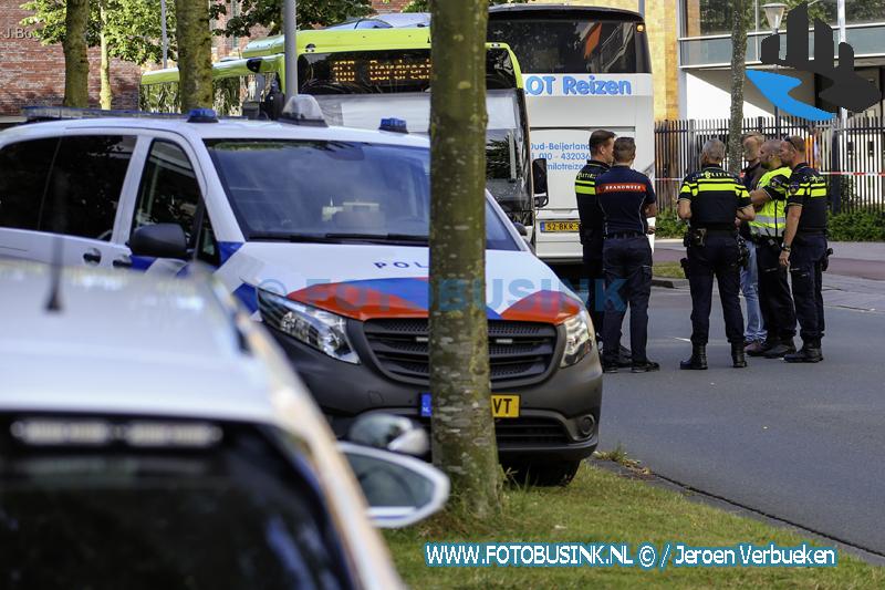 Scholier aangereden door bus op Prof. Waterinklaan in Dordrecht