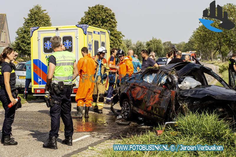 Auto slaat meerdere keren over de kop en belandt in sloot na dollemansrit in Langerak