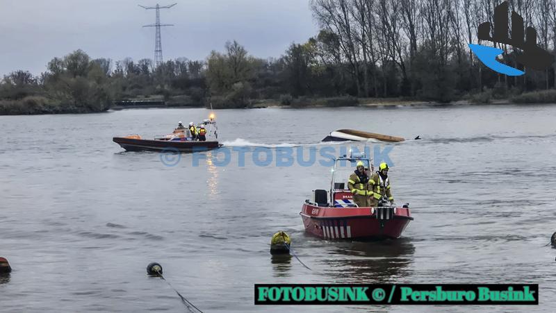 Man uit water gered na bootongeluk op Beneden-Merwede bij Sliedrecht