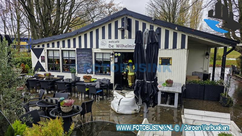 Waterleidingbreuk zet Eetcafé De Wilhelminaboom in Dordrecht onder water