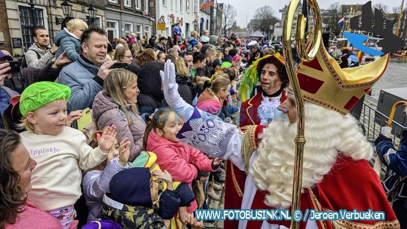 Video – Grote belangstelling voor Sinterklaasintocht in Dordrecht: wat een geweldig feest