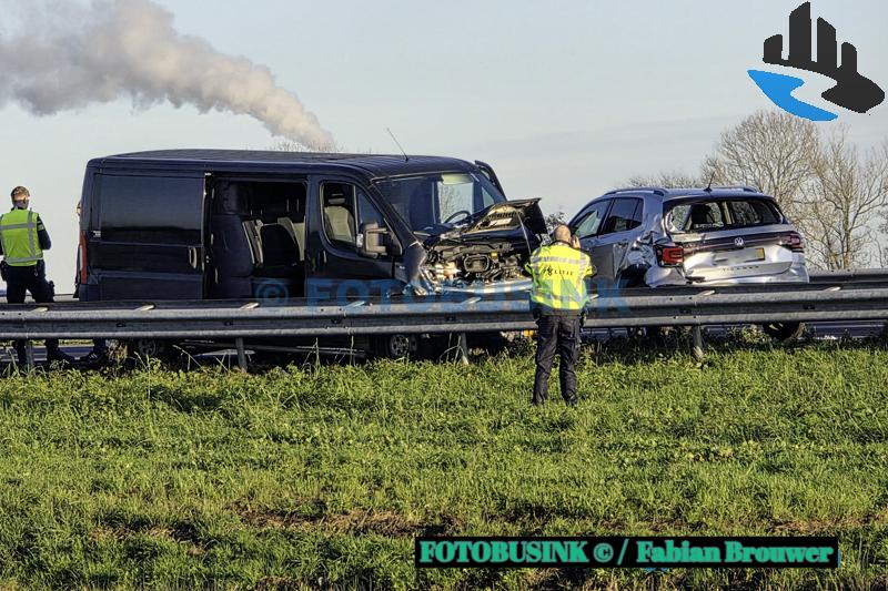 Ongeval op de A27 bij Hoogblokland: Busje botst op twee auto's