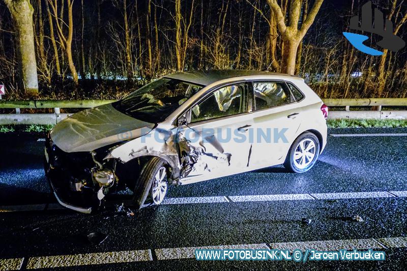 Auto’s botsen frontaal op N217 bij Maasdam