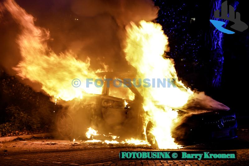 Auto in brand aan de Wibautstraat in Dordrecht