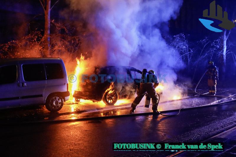 Auto verwoest door brand op Jeroen Boschlaan in Zwijndrecht