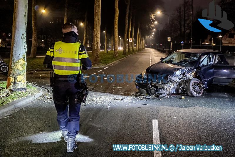 Boom beschadigd na eenzijdig ongeval op Oranjelaan in Dordrecht