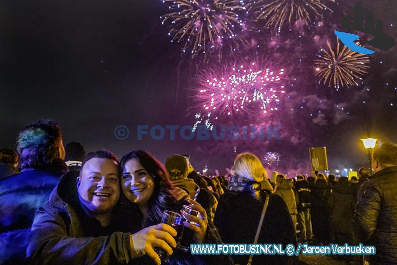 Vuurwerk en gezelligheid tijdens jaarwisseling op het Groothoofd