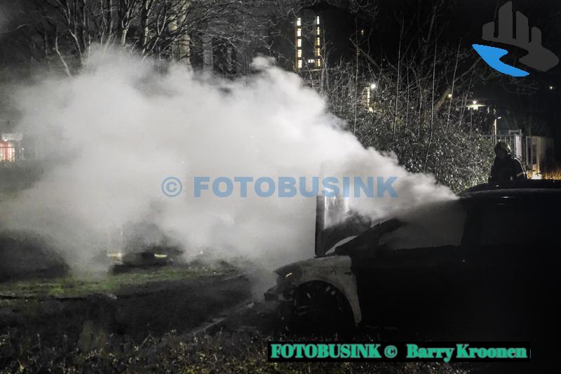 Twee geparkeerde auto’s beschadigd na brand in Dordrecht