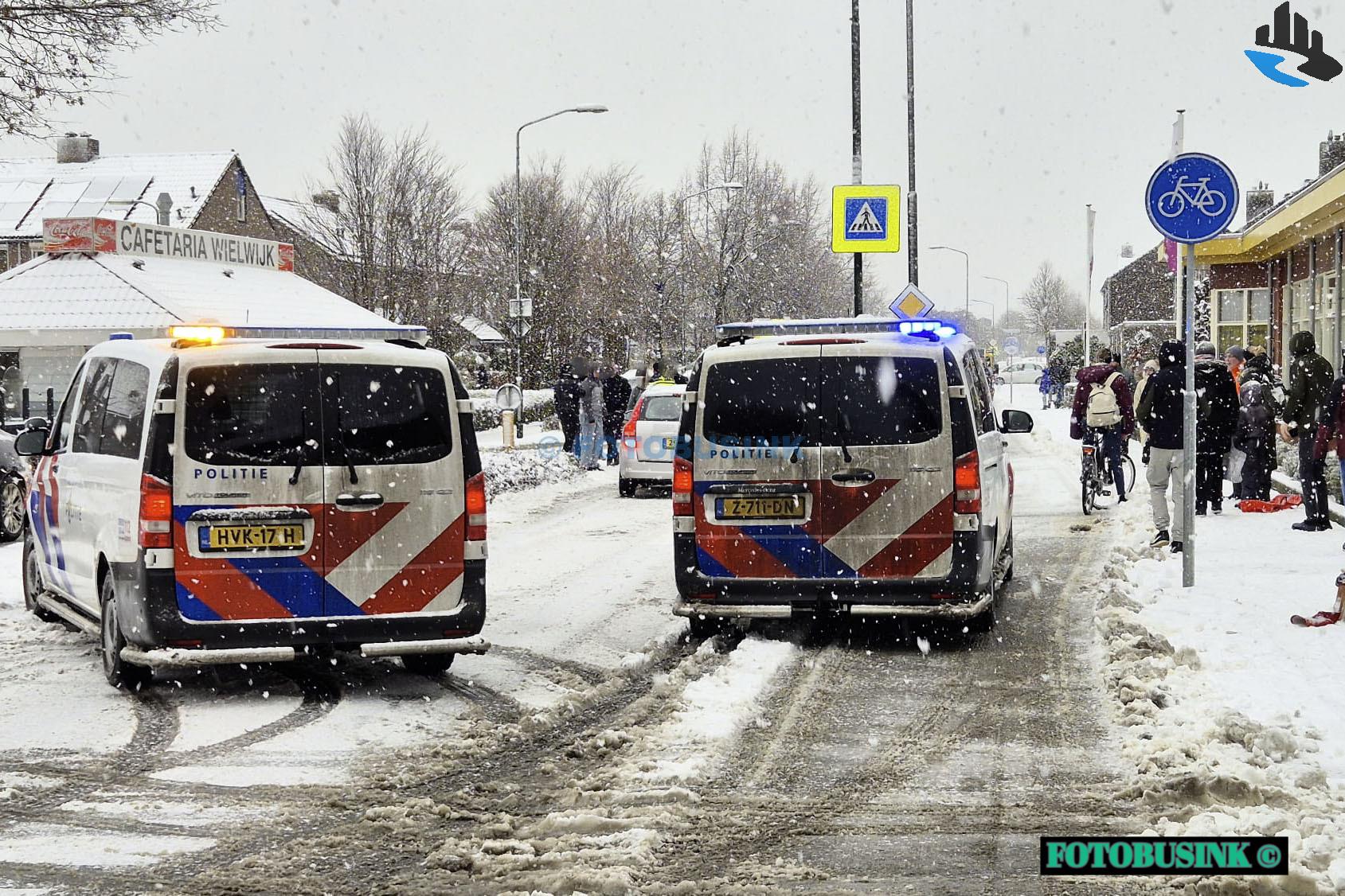 Auto’s botsen op de Wieling in Hardinxveld-Giessendam