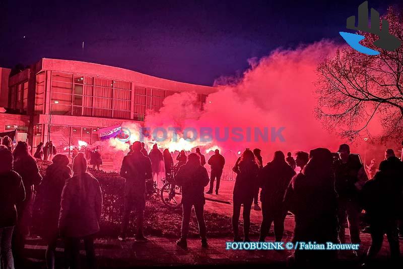Demonstratie tegen komst AZC bij sporthal in Arkel