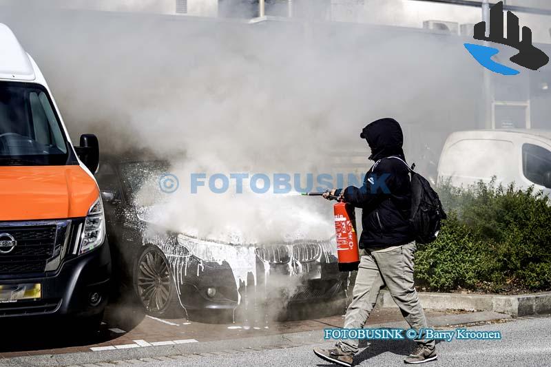 Geparkeerde auto in brand op Groen van Prinstererweg in Dordrecht