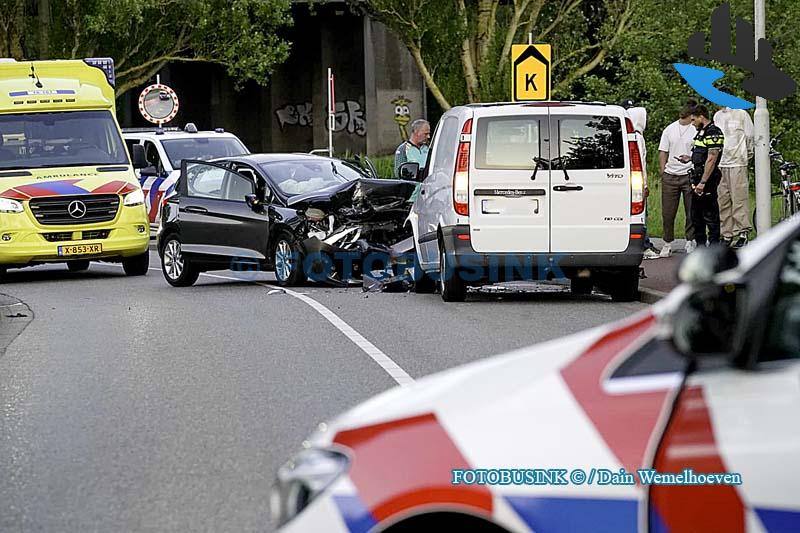Frontale botsing op Willem Dreeslaan in Papendrecht